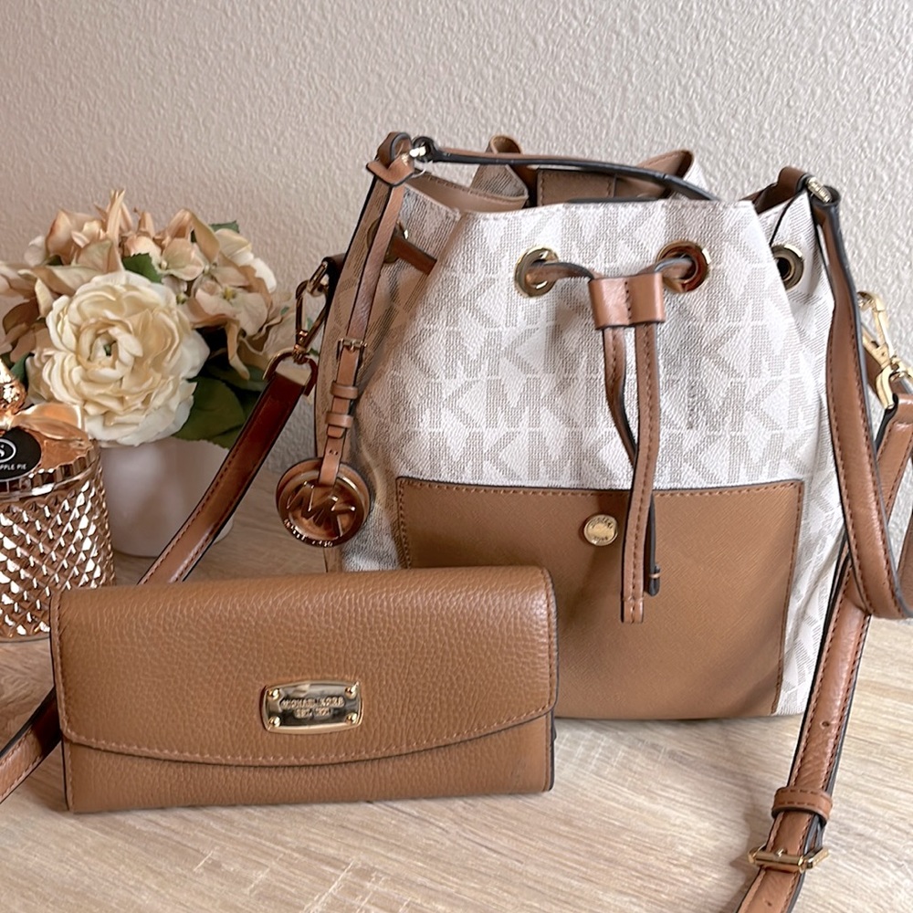 Michael Kors bucket crossbody handbag/wallet